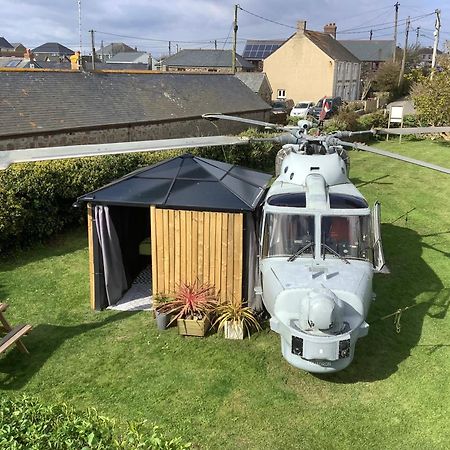 Haelarcher Helicopter Glamping Хелстън Екстериор снимка