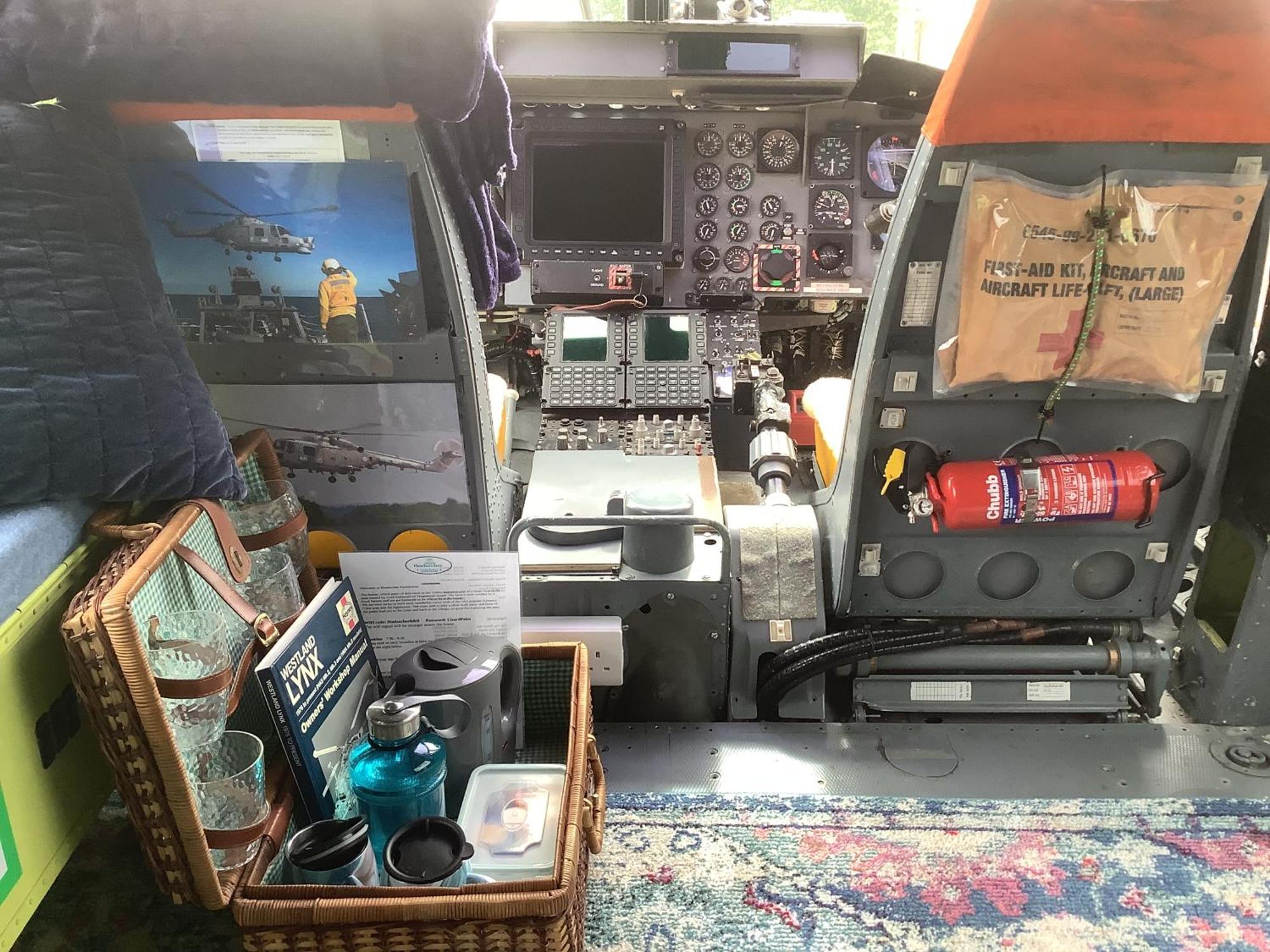 Haelarcher Helicopter Glamping Хелстън Екстериор снимка