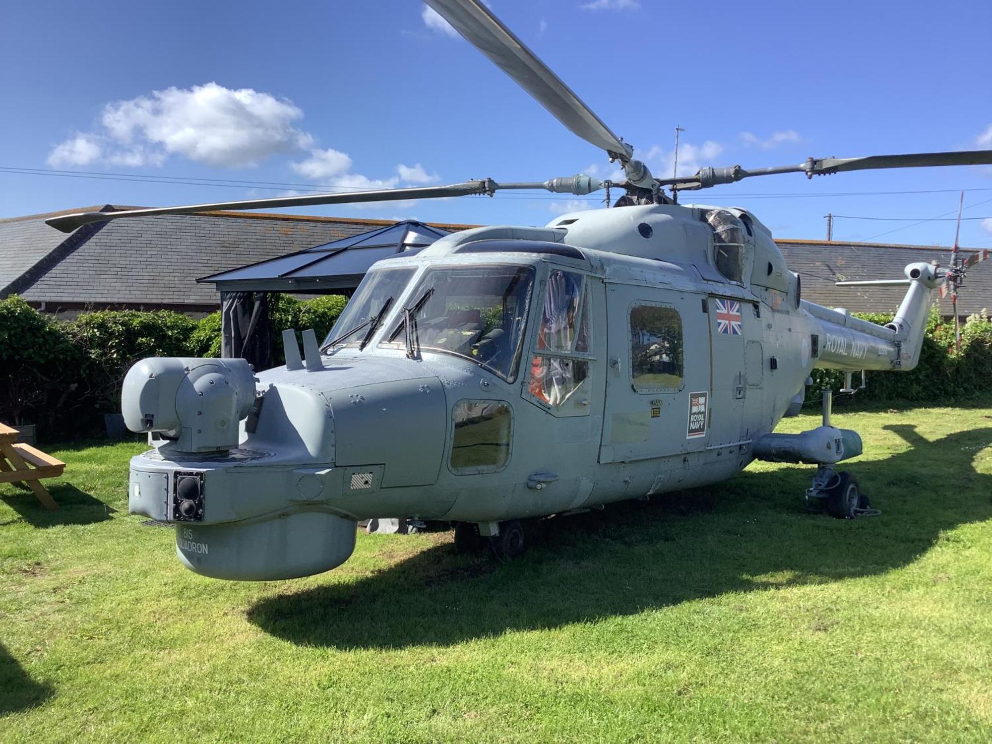 Haelarcher Helicopter Glamping Хелстън Екстериор снимка